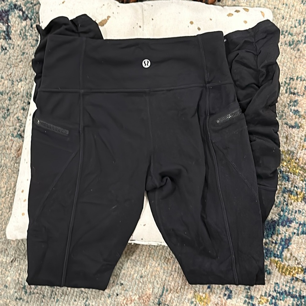 VINTAGE LULULEMON ✨ Black Leggings Zipper Legs No Discoloration or Piling Size 6